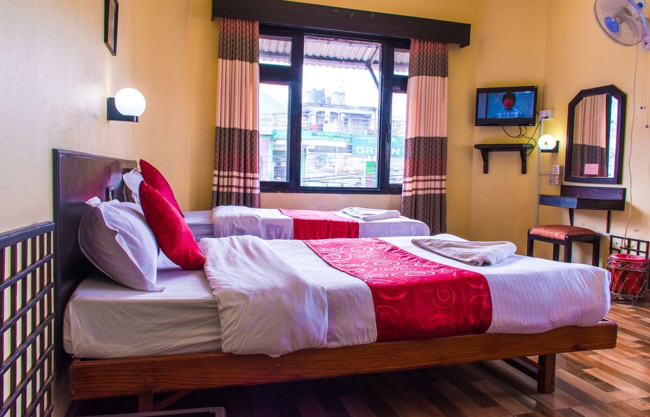 Hotel Meera Покхара Экстерьер фото